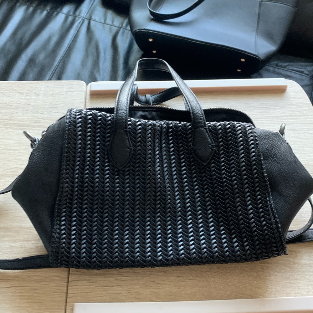 Universal Thread Purse 👜 - Picture 1 of 5